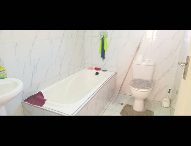 3 bed property to rent in RESERVOIR HILLS